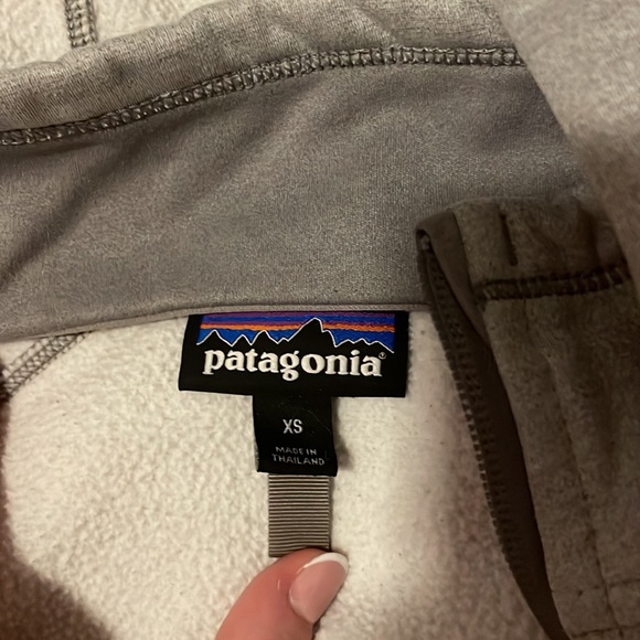 Light Grey PATAGONIA Hoodie zip up - Picture 5 of 6
